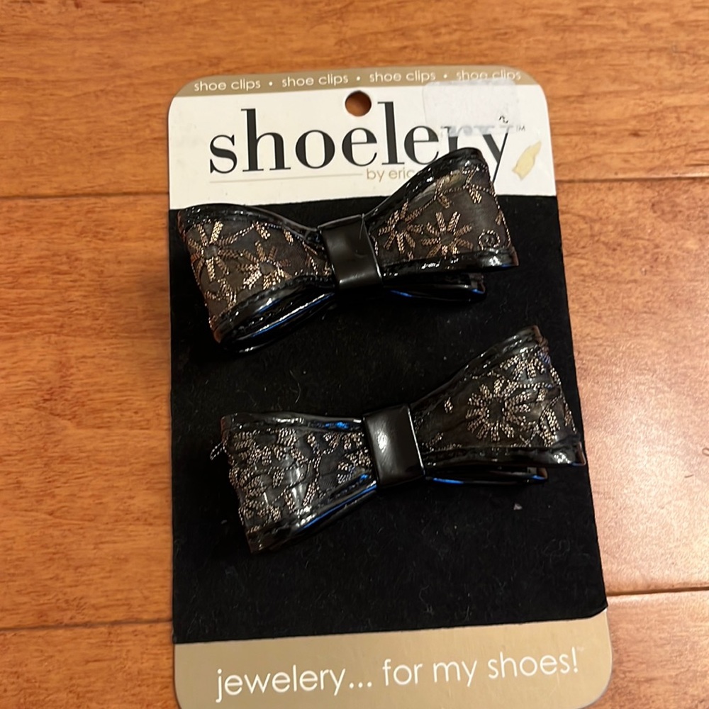 Shoe clips lace antique gold bow clips